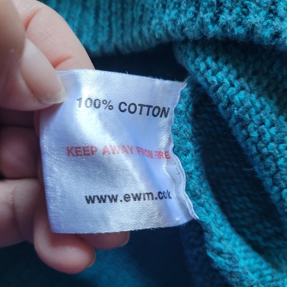 Isle Essentials womans sweater. Size medium. - Picture 3 of 4